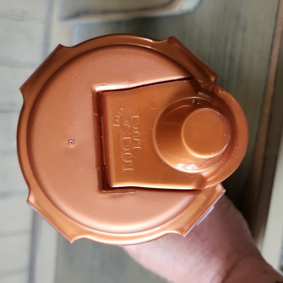 Lock&Lock 23-Fluid Ounce Round Food Container with Mixer and Sauce Bottle Lid - Picture 4 of 7